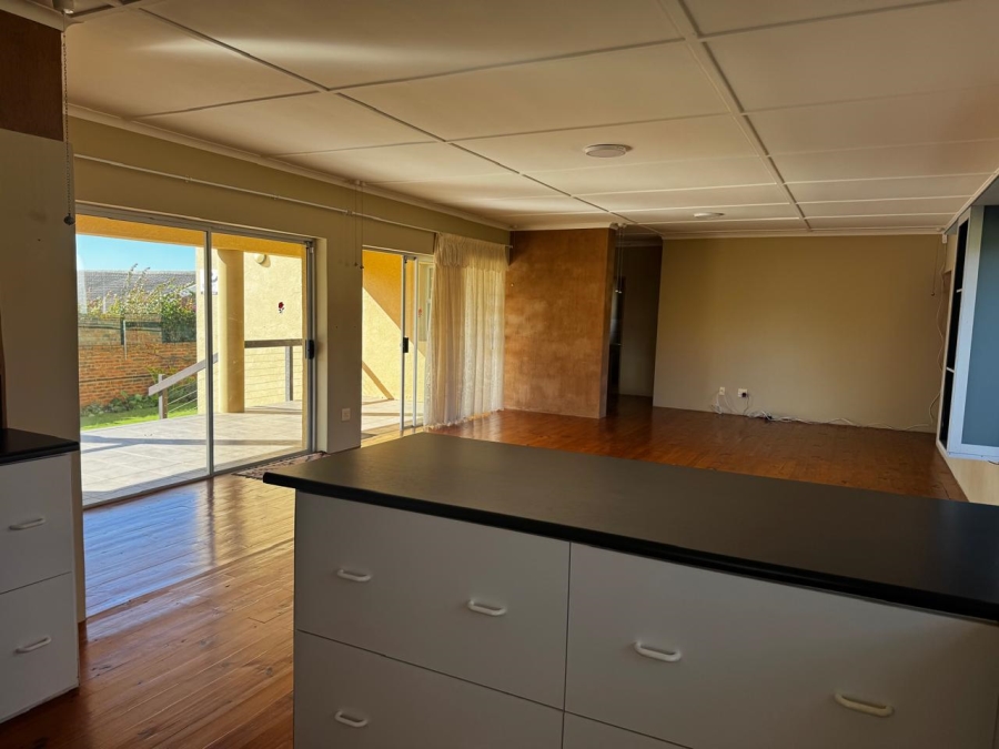 3 Bedroom Property for Sale in Wavecrest Eastern Cape